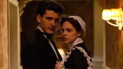Isabel (Marian Arahuetes) will Julio (Yon González) davon abhalten, seine Liebschaft mit Alicia