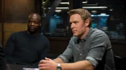 Dembe Zuma (Hisham Tawfiq, l.) und Donald Ressler (Diego Klattenhoff, r.)