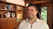 Als Sükrü Pehlivan die vermeintlichen Kostbarkeiten der Familie unter die Lupe nimmt, stellt er ganz schnell fest, dass hier nicht viel zu holen ist.