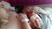 Nach einer turbulenten Nacht ist das Baby von Jessica und Olaf endlich da - und zum Glück wohlauf.