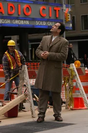 Der Lärm und der Dreck in Manhattan machen Adrian Monk (Tony Shalhoub, r.) das Leben schwer ...