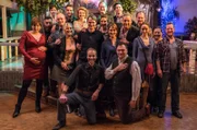 Das "Klassentreffen"-Team um Regisseur Georg Schütte (vorne links). v.l.n.r.: Sandra (Elena Uhlig), Ali (Kida Khodr Ramadan), Katharina (Nina Kunzendorf), Stefan (Björn Jung), Astrid (Anna Schudt), Thorsten (Oliver Wnuk), Gesa (Annette Frier), Sven (Fabian Hinrichs), Carsten (Jan Georg Schütte), Herr Rebentisch (Burghart Klaußner), Nina (Nicole Kersten), Stefanie (Anja Kling), Krischi (Charly Hübner), Hergen (Marek Harloff), Harald (Christian Kahrmann), Ulli (Guido Renner), Marion (Jeanette Hain), Nicole (Nadja Zwanziger), Andi (Aurel Manthei)