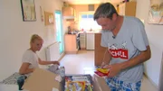 In Blumenthal bei Bremen kommt Stephan (42) aktuell bei Silvia (53) unter. Silvia kennt ihn aus dem Fernsehen und hat ihm draußen auf der Straße ihre Hilfe angeboten.