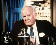 Der mächtige Konzernchef Crawford (Andrew Duggan) schaut immer sorgenvoller in die Zukunft.