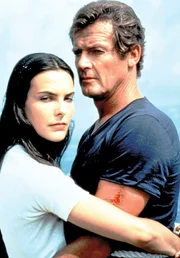 In der sch&ouml;nen Melina Havelock (Carole Bouquet) findet James Bond (Roger Moore) eine Verb&uuml;ndete.