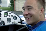 Der 20-jährige Jonathan Vincent ist schon seit seinem 12. Lebensjahr vom Flugzeug-Virus infiziert. Heute ist er Kunstflugpilot.