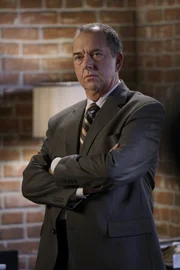 Nachdem Virgil Minelli (Gregory Itzin) Patrick Jane den Red John-Fall entzogen hat, will Jane das CBI verlassen ...