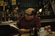 Für Charlie ist eindeutig Frank (Danny DeVito) der Hauptverdächtige ...