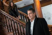 Root (Amy Ackerc), John Reese (Jim Caviezel)