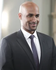 Robert Sullivan (Boris Kodjoe)