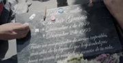 Pablo Escobar erfreut sich vor allem bei der kolumbianischen Jugend aus ärmeren Verhältnissen großer Beliebtheit. An seinem Grab werden mitunter sogar Drogen konsumiert.