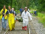 An einer Bahnstrecke zwischen Seattle und Washington wird die Leiche der 53-jährigen Arlene Jensen gefunden.