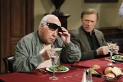 Kleine Spielchen erhalten die Freundschaft: Tim (Tim Conway, l.) und Steve (Steve Lawrence, r.) genießen den Junggesellenabschied von Marty ...