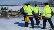 Ermittler auf dem Weg zur Absturzstelle des West Air Sweden Flugs 294. Das Cargo-Flugzeug fiel plötzlich geradezu vom Himmel.