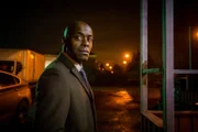Es stellt sich heraus, dass Mark (Paterson Joseph) Beweismaterial unterschlagen hat, das mit dem Mord an Roberts Schützling Susan zusammenhängt.
