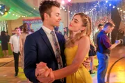 Peyton Meyer (Trip Windsor), Meg Donnelly (Taylor Otto).