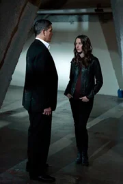 (v.l.n.r.) John Reese (Jim Caviezel); Root (Amy Acker)