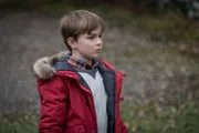 Joe (Max True) erfährt, dass seine Mutter nicht seine Mutter und sein Vater nicht sein Vater ist.