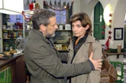 Ulrich (Wolfgang Wagner, l.) ist bestürzt, als er von Steffis (Karin Kienzer, r.) Kündigung erfährt.