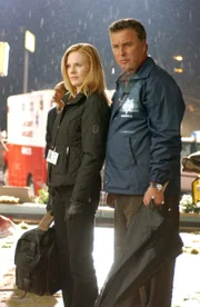 C.S.I. - Den Tätern auf der Spur "Von Sinnen". Im Bild: Marg Helgenberger, William Petersen.