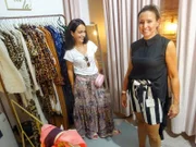 Kandidatin Steffi (r.) mit ihrer Shoppingbegleitung Marisol