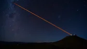 N&auml;chtliche Beobachtungsarbeiten am Paranal-Observatorium der Europ&auml;ischen S&uuml;dsternwarte ESO in der Atacama-Wüste im Norden Chiles. Die Laser-Strahlen korrigieren bei den Beobachtungen Unsch&auml;rfen, die von der Erdatmosph&auml;re verursacht werden.