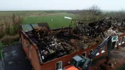 Nach mehr als 100 Jahren ist das Traditionsgasthaus "Hooger Fähre" durch ein Feuer vollständig zerstört worden. Es war das Geburtshaus von Kirsten Schuldt, die die Gaststätte mit ihrem Ehemann in vierter Generation geführt hat.