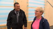 Kirsten und Stephan Schuldt können wieder lächeln. Nachdem ihr Gasthaus kurz vor Weihnachten 2019 abgebrannt ist, ist der Neubau fast fertig.