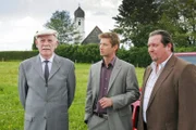 Hat Chauffeur Walter Zengler (Elert Bode, li.) etwas vor den Kommissaren Prantl (Andreas Giebel, re.) und Hansen (Igor Jeftic, mi.) zu verbergen?