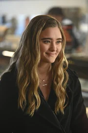Sophie Dixon (Lizzy Greene)