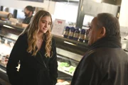 Sophie Dixon (Lizzy Greene,l.); Lenny Farache (Paul Guilfoyle, r.)