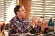 Don Burns (Kevin Nealon)