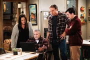 (v.l.n.r.) Andi Burns (Liza Snyder); Adam Burns (Matt LeBlanc); Don Burns (Kevin Nealon); Lowell (Matt Cook)