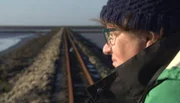Halligbewohnerin Ruth Hartwig Kruse auf dem Weg nach Hause - Sie arbeitet auf Nordstrandischmoor für den Küstenschutz.