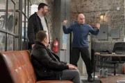 V.l.: Kevin Gable (Kevin James, sitzend), Mott (Christopher Brian Roach), Rutger (Bas Rutten)
+++