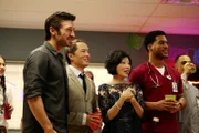 V.l.: Dr. TC Callahan (Eoin Macken), Dr. Topher Zia (Ken Leung), Sumei Zia (Elizabeth Sung), Kenny Fournette (JR Lemon)
+++