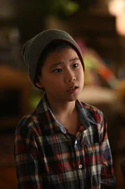 Theo Saville (Tristan Byon)