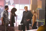 Nachdem die Leiche der kleinen Ruthie gefunden wurde, sind Horatio Caine (David Caruso, 2.v.r.), Eric Delko (Adam Rodriguez, l.), Megan Donner (Kim Delaney, 2.v.l.) und Calleigh Duquesne (Emily Procter , r.) an der Reihe den Mörder zu finden ...