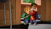 Ein Blick auf Dave enttarnt das offensichtliche: Sieht ganz so aus, als wäre auch Dave ein Zombie. THeodore und Alvin (r.) erschrecken sich.  +++
