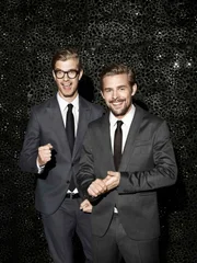 Willkommen in der Manege des Wahnsinns! Joko Winterscheidt (l.) und Klaas Heufer-Umlauf (r.) ...