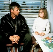 Jack (Richard Dean Anderson) möchte Merrin (Brittney Irvin) nicht mehr zurück auf ihren Planeten lassen. Er zeigt ihr den Spaß, den irdische Kinder haben sollten und bringt sich in große Schwierigkeiten...
