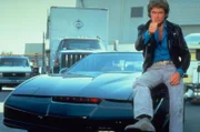(2. Staffel) - Kämpfen gemeinsam gegen das Böse: Michael Knight (David Hasselhoff) und sein Super-Auto K.I.T.T ...