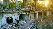 Die Ruine der Munitionsfabrik liegt zwar mitten im Stadtgebiet von Samara, doch niemand hat bislang gewagt, das Gelände zu bebauen. Abgründe in bröckelnden Betondecken, verschüttete Korridore und einsturzgefährdete Produktionshallen verbergen sich unter der verwüsteten Oberfläche. Die Digger Petr und Dimitri versuchen trotzdem, einen Verbindungstunnel zum Wolgaufer zu erkunden.