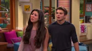 L-R: Phoebe Thunderman (Kira Kosarin), Max Thunderman (Jack Griffo)