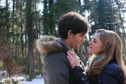 Moritz (Daniel Fünffrock, l.); Theresa (Ines Lutz, r.)