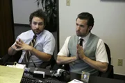 Damit sie nie aus einem Krankenhaus geworfen werden, versuchen Charlie (Charlie Day, l.) und Mac (Rob McElhenney, r.), Mitglieder der Arbeitnehmerschaft zu werden ...
