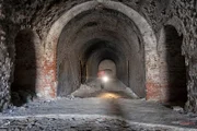 Die Forts des äußeren Festungsringes wurden ab 1875 mit französischem Geld und mithilfe von Kriegsgefangenen erbaut.