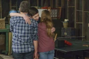 (v.l.n.r.) Jimmy DiMeo (John Ross Bowie); Ray DiMeo (Mason Cook); Dylan DiMeo (Kyla Kenedy)