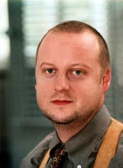 (5. - 7. Staffel) - Kriminalinspektor Fritz Kunz (Martin Weinek) ist Ordnungsfanatiker und legt eine große Begeisterung für Statistiken an den Tag ...