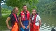 Alexandra Stockerl und Steffi Gehrlein sind mit Fischer Thomas Weber auf der Mosel.